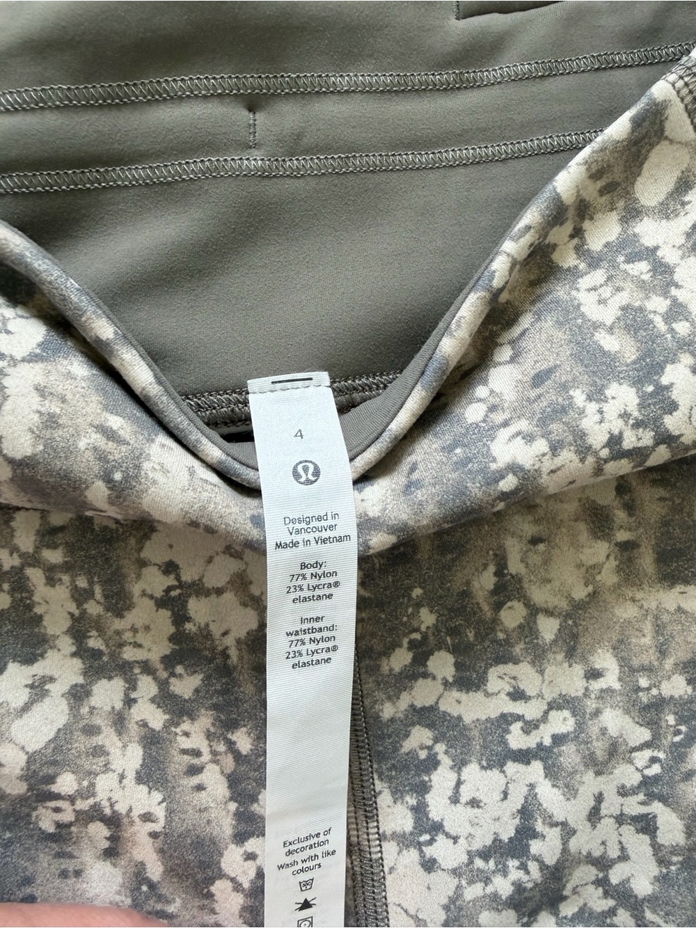Lululemon Gray Camouflage Print Leggings Size 4 - Picture 4 of 4